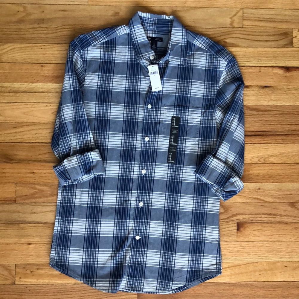 NWT Gap classic fit button down S
